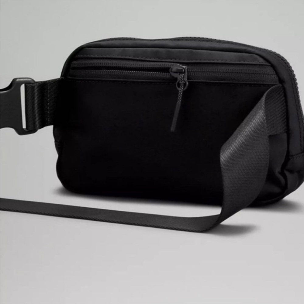 🍎 Lululemon New York Exclusive Everywhere Belt Bag - Picture 2 of 12